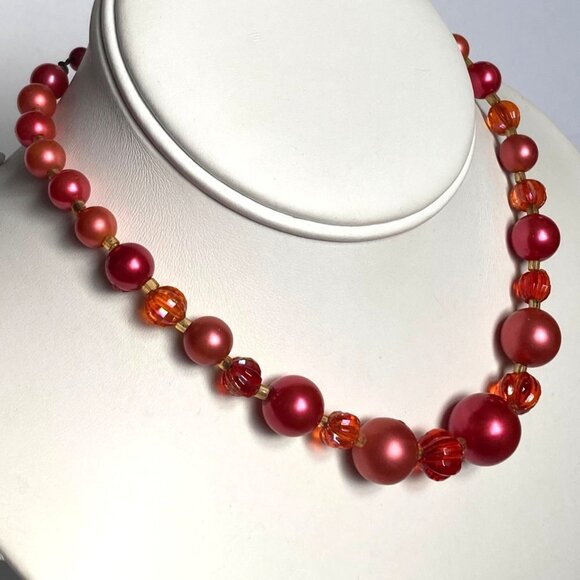 Vintage Pink Coral Beaded Necklace Graduated Metallic Beads Made in Japan - Picture 3 of 7